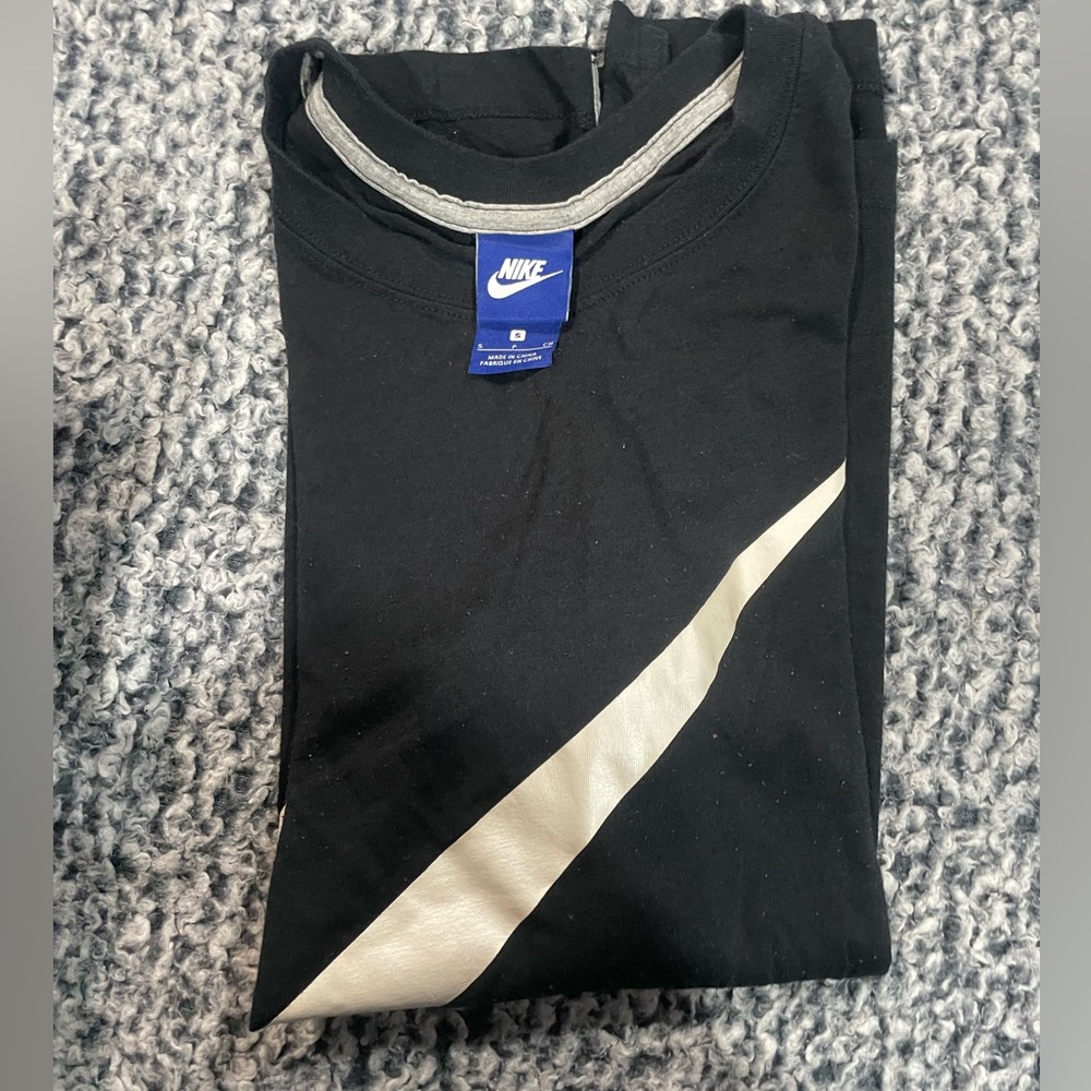 Women’s Nike Tshirt